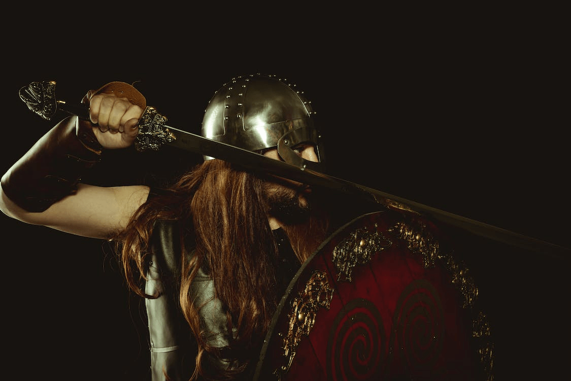 Middle Ages for Kids: A Knight's Armor and Weapons - Battling Blades