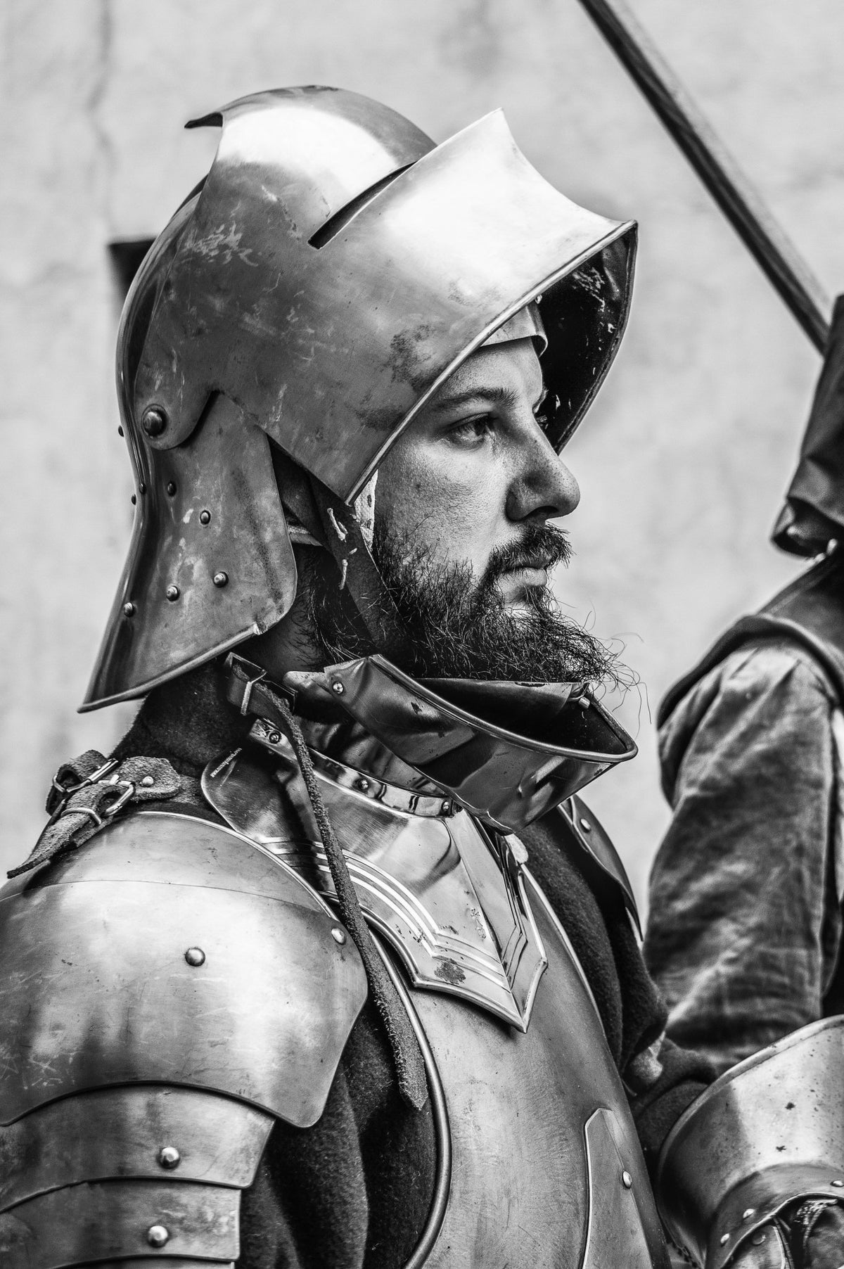 In the Hands of Valor: A Journey through the Age of Knights and Their Swords - Battling Blades