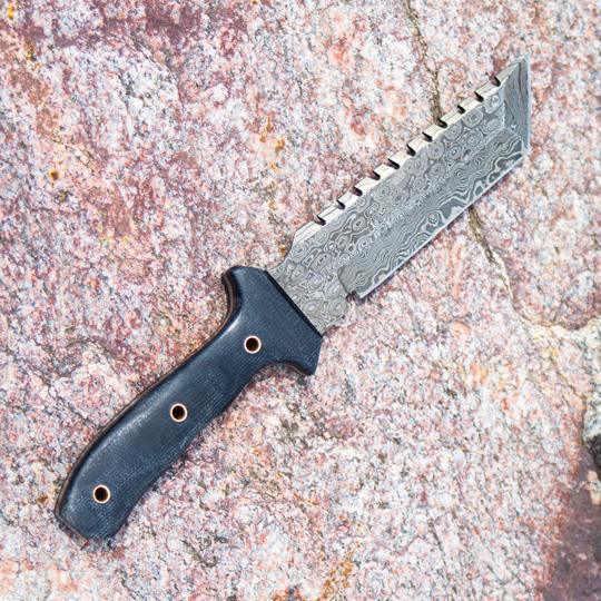 Tracker Knives - Battling Blades