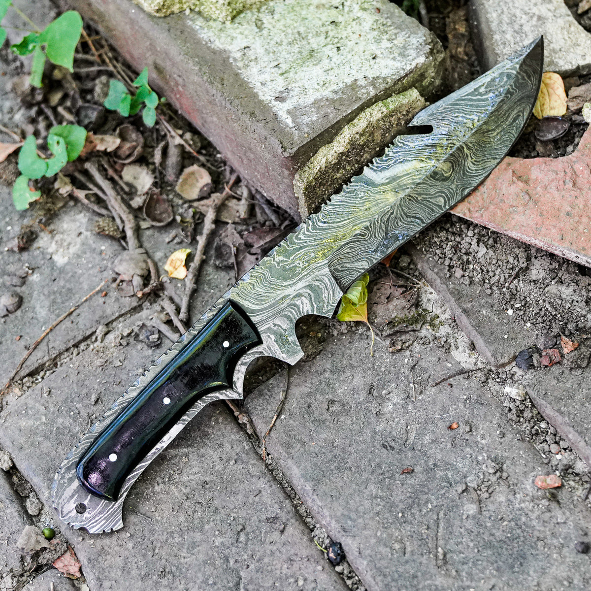 Bowie Knife with Gut Hook- High Carbon Damascus Steel Blade - Battling Blades